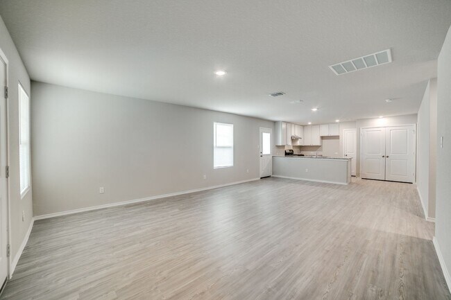 Foto del edificio - 3 Bedroom and 2 Bathroom home located in Cardinal MHP