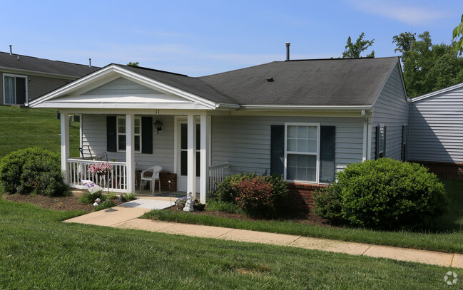 Foto del edificio - English Oaks Senior Apartment Homes