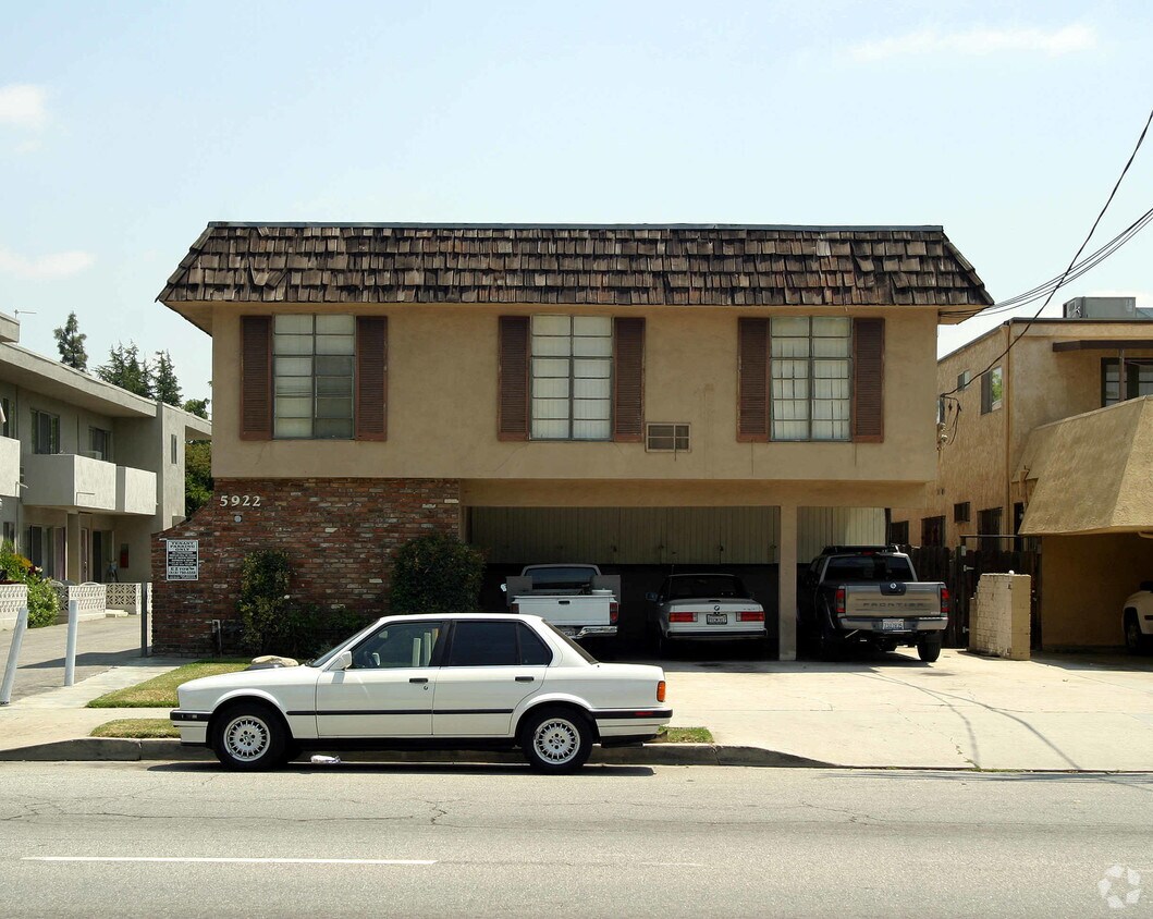 Primary Photo - 5922 Woodman Ave