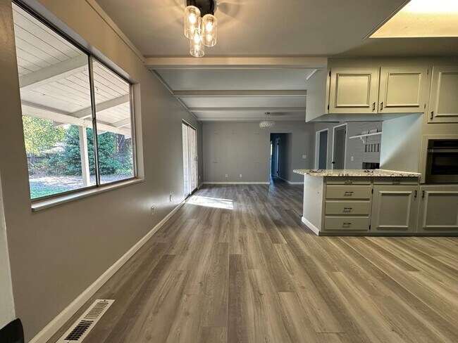 Building Photo - 3/2 in Auburn, Ca!