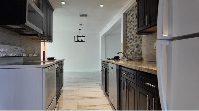 Building Photo - 3601 NW 34th Ave