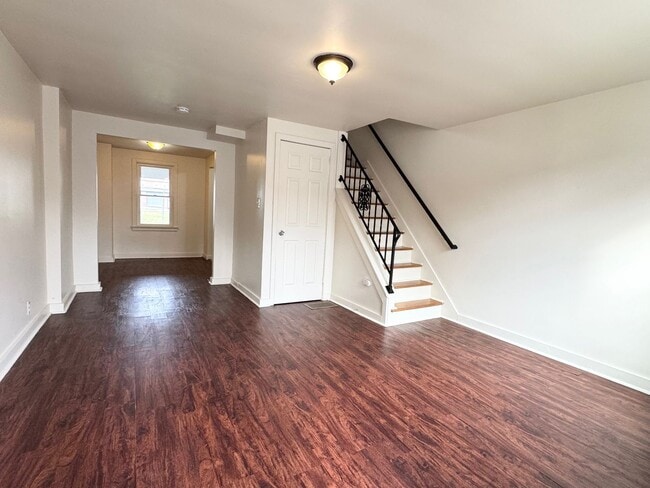 Building Photo - 2 Bedroom Townhome.