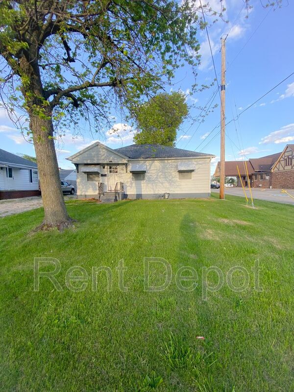 2463 Stringtown Rd, Evansville, IN 47711 House Rental in Evansville