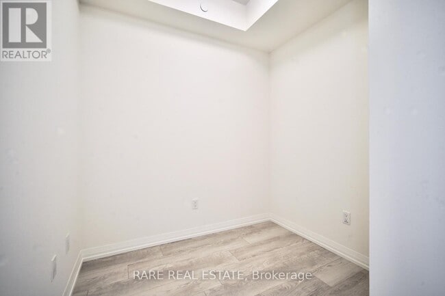 Photo du bâtiment - 280-1280 Dundas St W