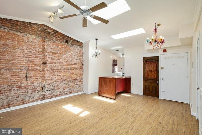 Building Photo - 1333 Pine St