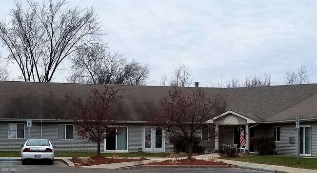 Building Photo - 1 br, 1 bath  - Scottish Pines Apartments