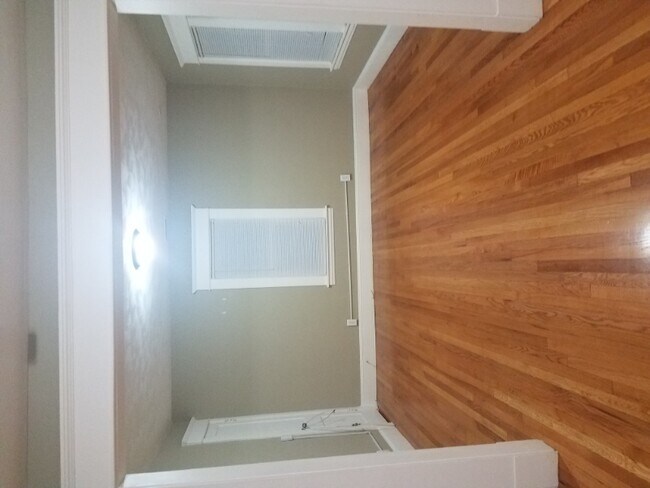 Building Photo - 72 Ardmore St