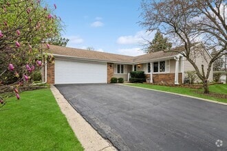 Building Photo - 110 Green Meadow Ct