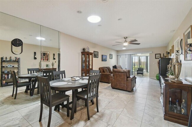 Foto del edificio - 8130 Braddock Cir