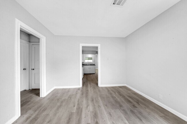 Building Photo - 9526 Rhode Island St