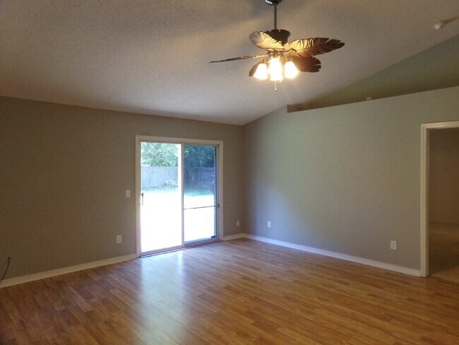Foto del edificio - Beulah 4BR Home in Audrey Plantation Near Navy Federal with Side-Entry Garage & Fenced Backyard