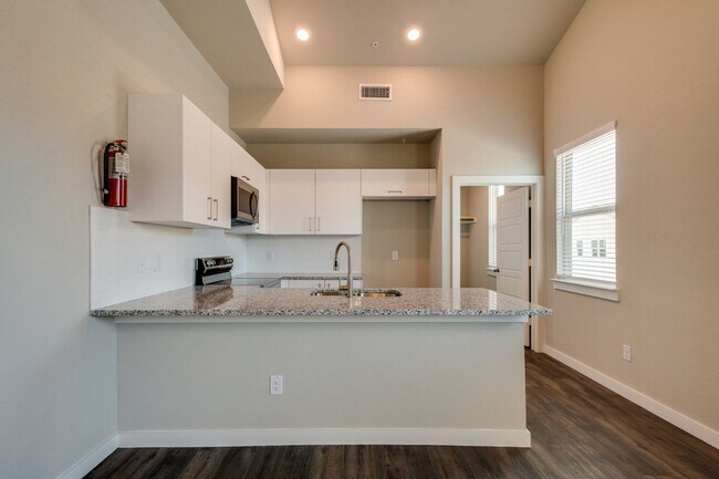 Foto del edificio - GORGEOUS 2 BEDROOM FOUR PLEX LOCATED IN MI...