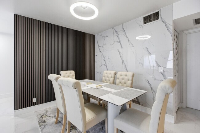 Building Photo - 2101 S Ocean Dr