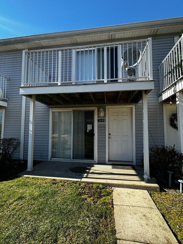471 Meadow Green Ln, Round Lake Beach, IL 60073 Townhome Rentals in