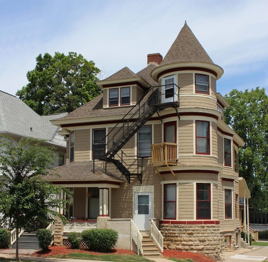 Building Photo - 421 W Gilman St