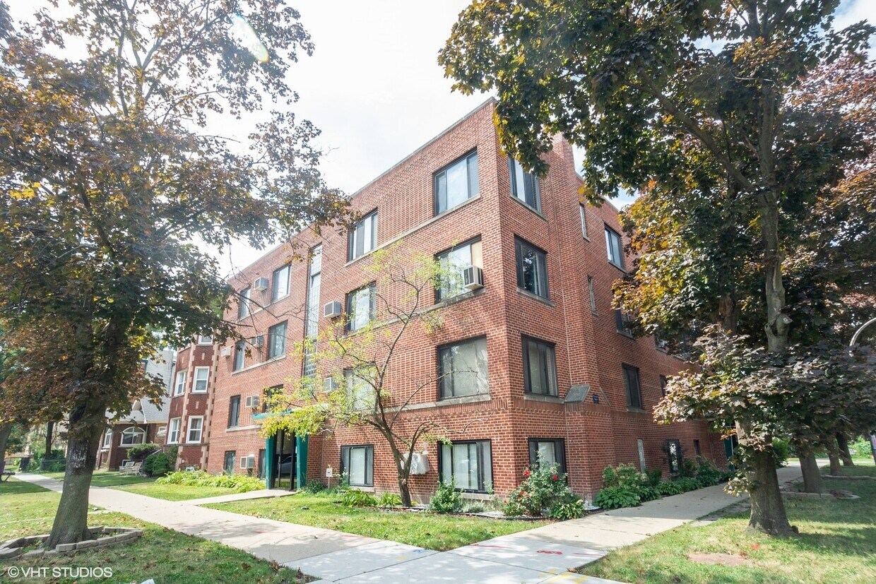 Primary Photo - 6456 N Mozart St