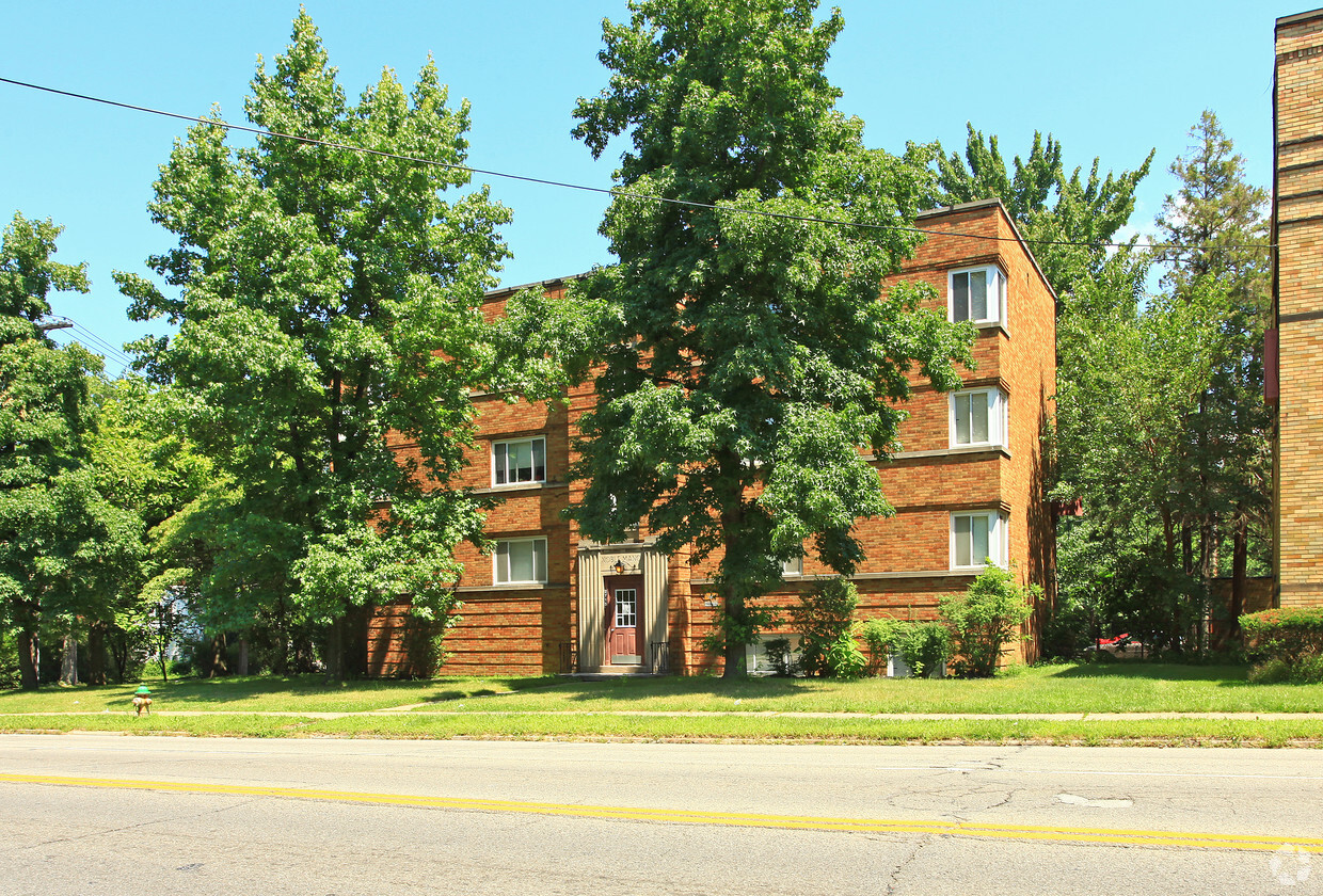 Noble Manor - Noble Manor Apartments