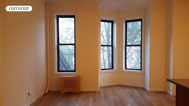 Building Photo - 66 7th Ave