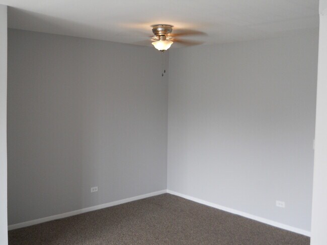 Building Photo - 105 Armstrong Dr