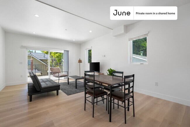 Foto del edificio - Room in Shared 4 bed/3 bath home