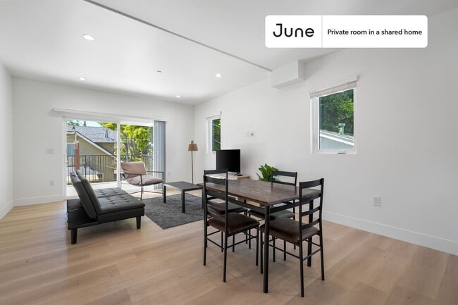 Building Photo - Room in Shared 4 bed/3 bath home