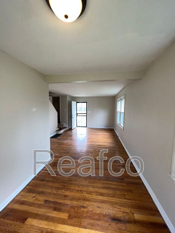 Building Photo - 1310 E 25th Ave