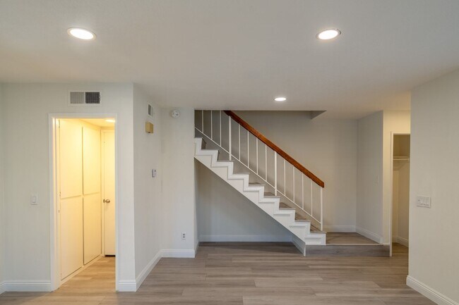 Foto del edificio - 2600 Huntington Dr