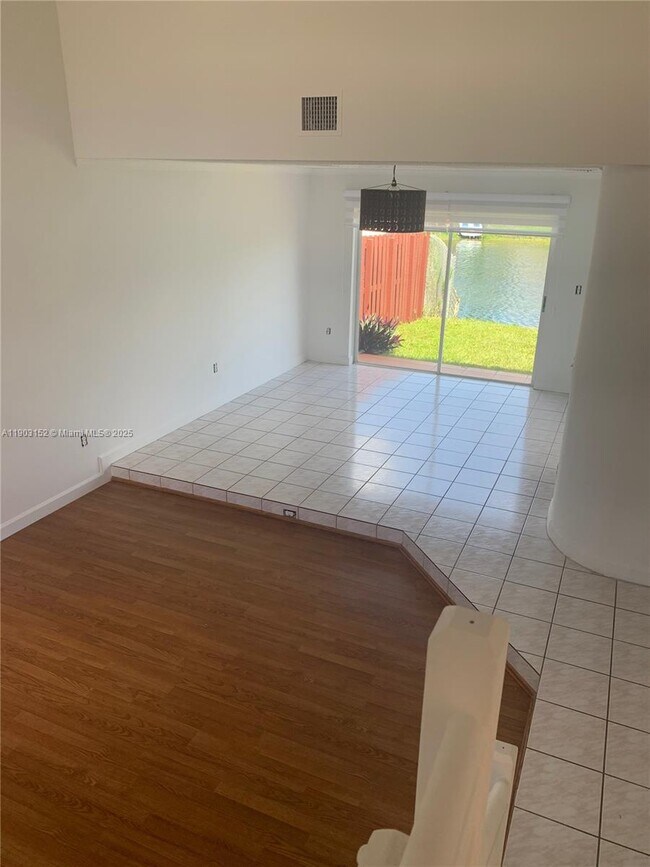 Foto del edificio - 985 NW 132nd Ct