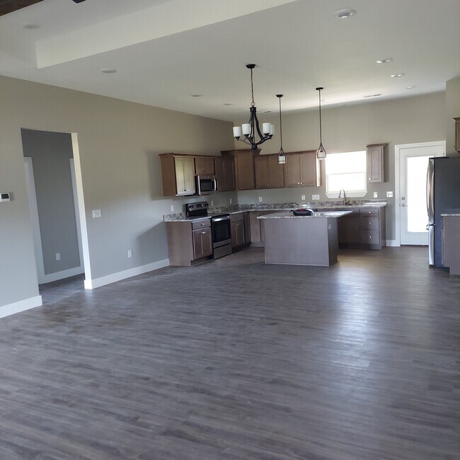 Building Photo - 1737 Sierra