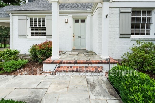 Building Photo - 541 Skyview Dr