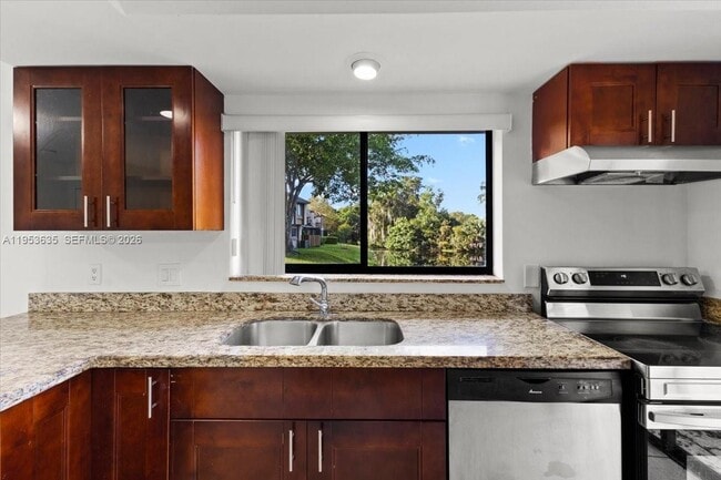 Building Photo - 181 Wimbledon Lakes Dr