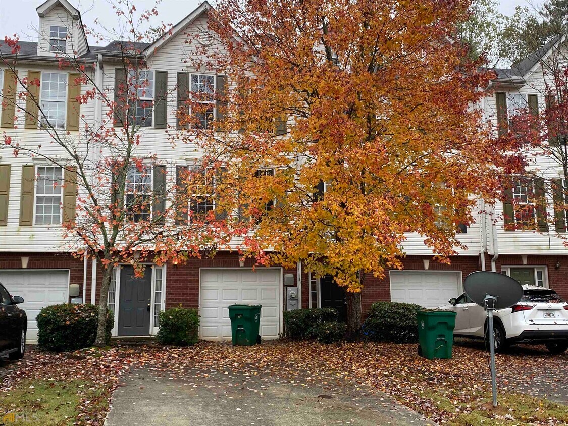 5689 Strathmoor Manor Cir, Lithonia, GA 30058 Townhome Rentals in