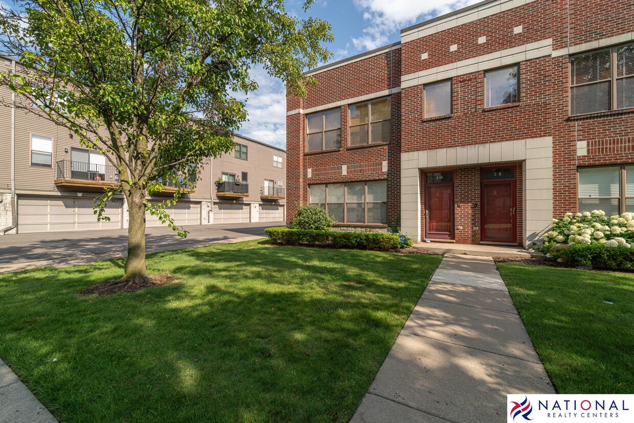 Primary Photo - 10 W Bethune St