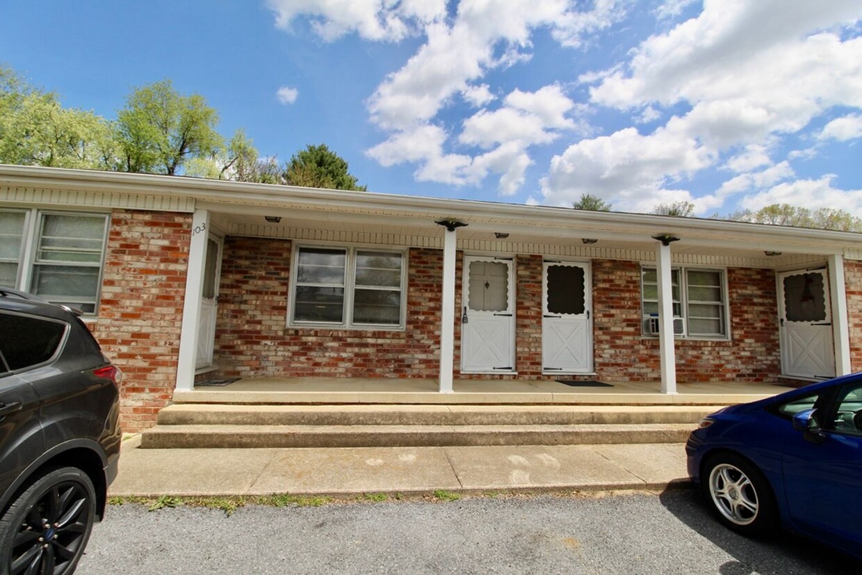 Primary Photo - Charming 2-Bedroom Apartment in the Heart ...