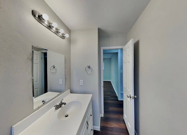 Foto del edificio - 8034 Stuart Pl