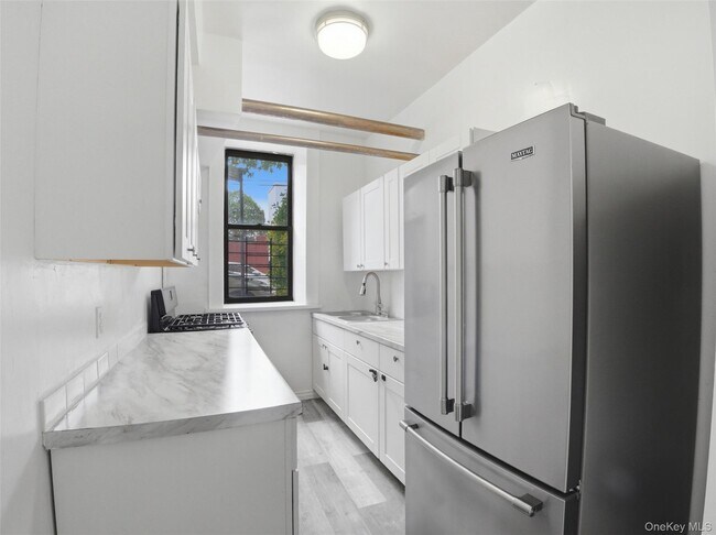 Foto del edificio - 762 Brady Ave