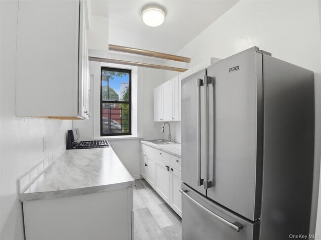Building Photo - 762 Brady Ave