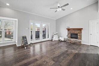 Building Photo - 411 Pebble Way