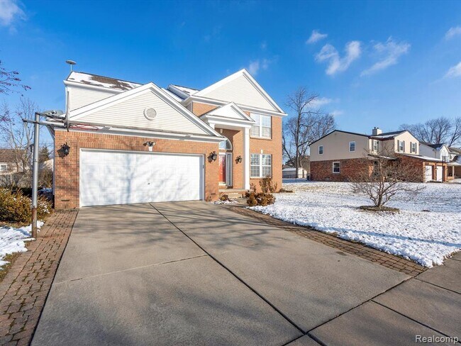 Foto del edificio - 200 Regents Blvd