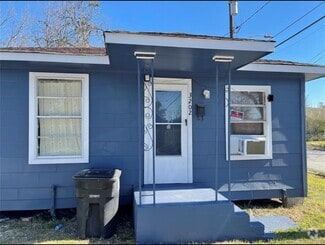 Building Photo - 3202 Hinton Blvd