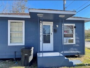 Building Photo - 3202 Hinton Blvd