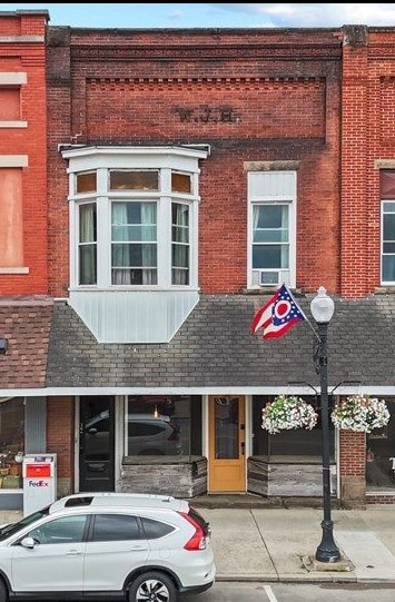 Building Photo - 127 1/2-38-32 E Main St