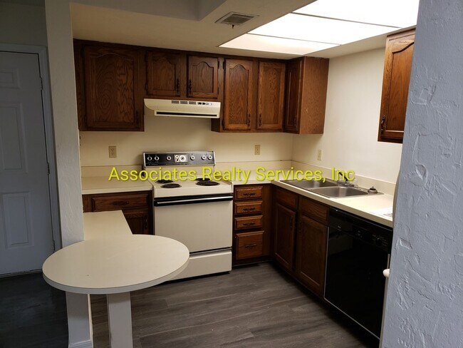 Foto del edificio - Creek Side Villas, 1 Bedroom featuring a FIREPLACE & DOUBLE BALCONY