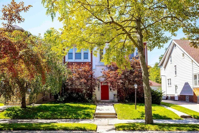 Foto del edificio - 1063 Beaconsfield Ave