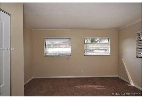 Building Photo - 4644 SW 31st Dr
