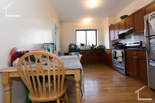 Foto del edificio - 27 Glenville Ave