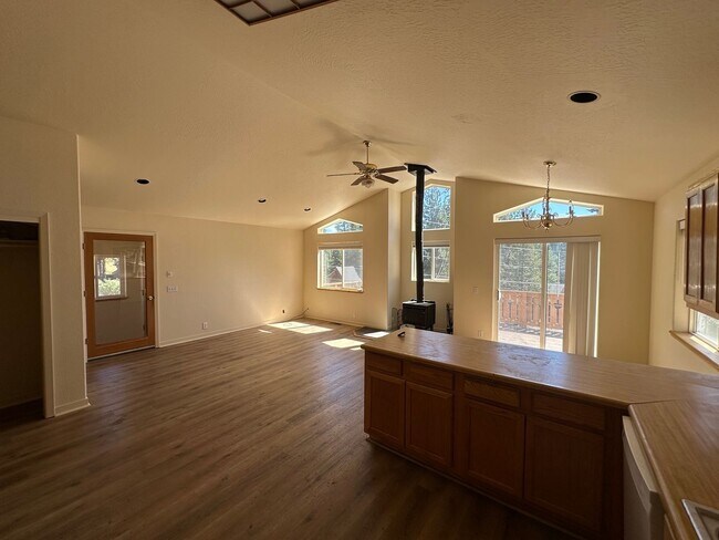 Foto del edificio - 11530 Rhineland Ave