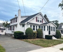Building Photo - 105 Narragansett Rd