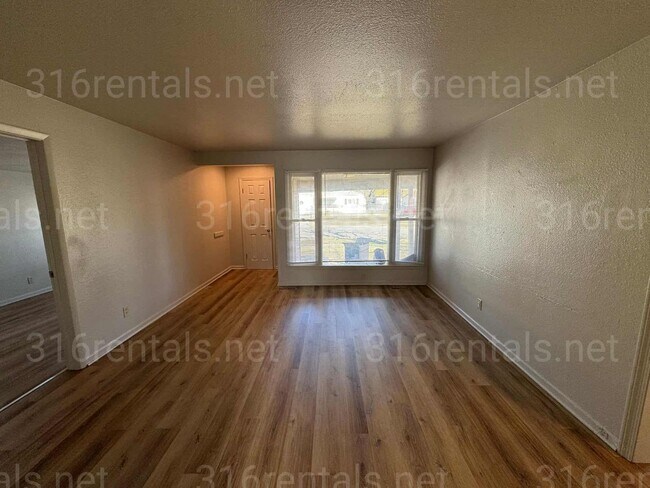 Foto del edificio - $1050 - 3 bed 1 bath - Single Family Home