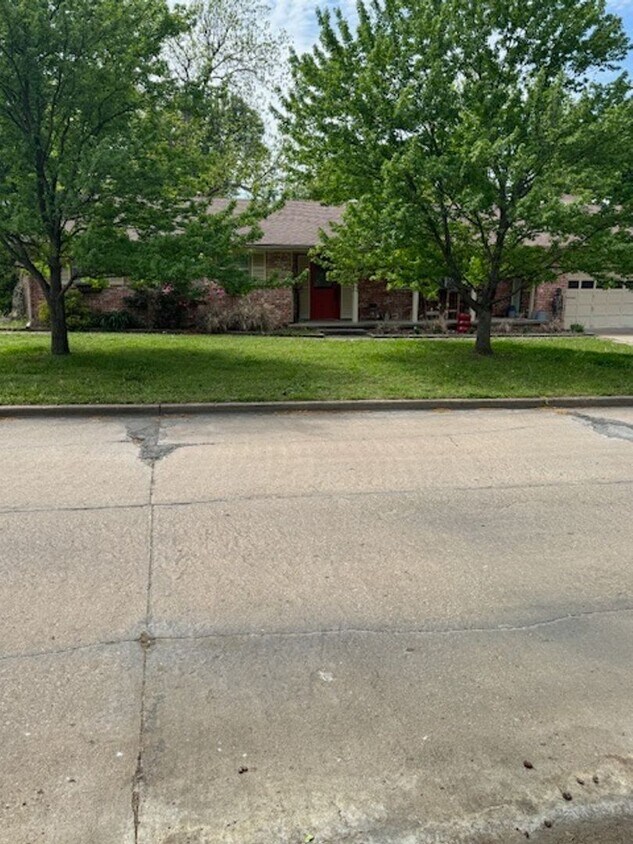 Building Photo - 1217 SE Greystone Ave